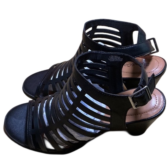 Style & Co. Black Strappy Low Heels, Sexy, Open-Toe, Size 6.5, New - Picture 3 of 9